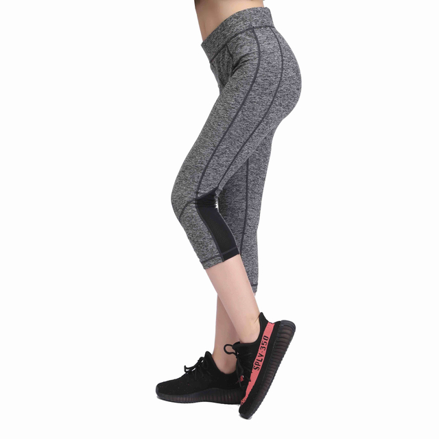 Frauen Mesh Panel Pfirsich Softer Yoga Running Capri Leggings mit Zwickel im Schritt